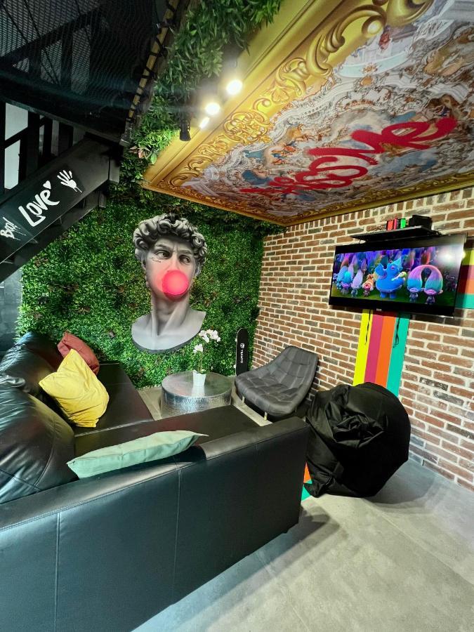 Capsule Art Deco - Jacuzzi - Netflix - Home Cinema - Arcade De Jeux & Nintendo Switch - 2 Chambres - Filet Suspendu วาลองเซียนส์ ภายนอก รูปภาพ